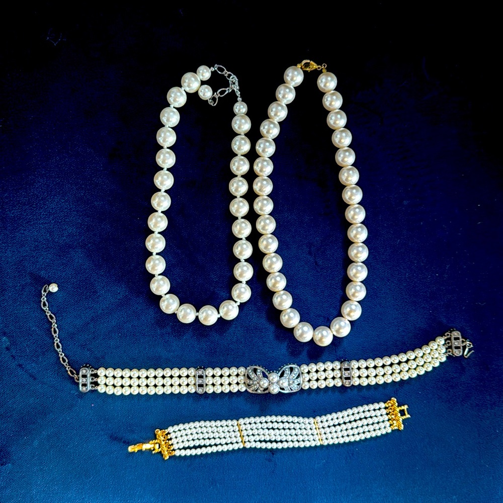 Set 3 Pearl necklaces/choker & 1 bracelet. Very Jackie Kennedy Style Timeless